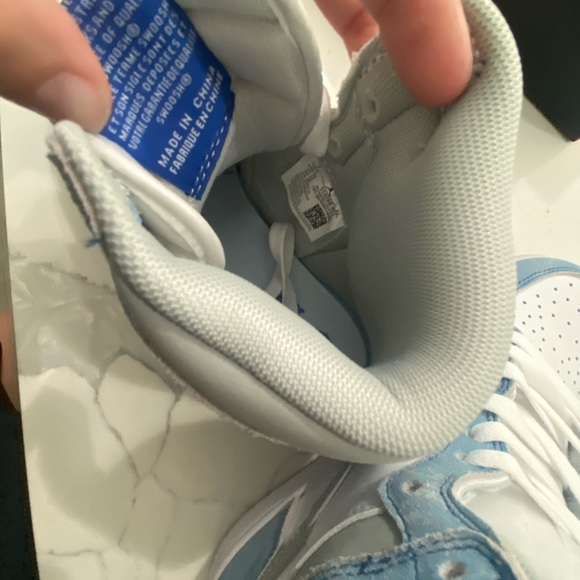 Air Jordan 1 Retro High "Hyper Royal" - Picture 4 of 6